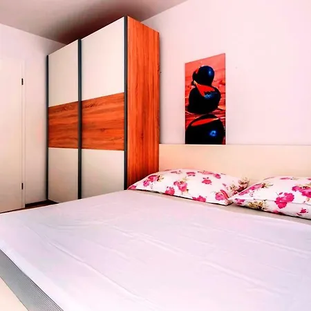 Casa Marcella Near The Beach *